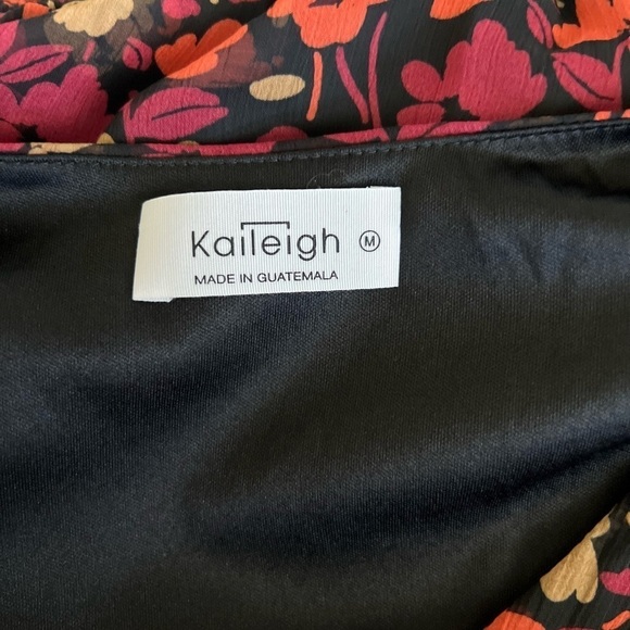NWOT Kaileigh Floral Dress Floral Black Red Size Medium - Picture 12 of 14